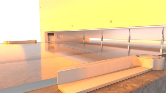 Bild 8: In der Glasindustrie ermöglichen die HT-Sensoren die Überwachung der Dicke heißer Glasprodukte und unterstützen so engere Prozessfenster und effizientere Qualitätskontrollen.(Bild:  MICRO-EPSILON MESSTECHNIK)