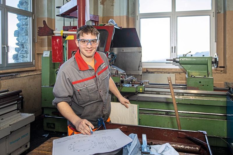 Die Werkstätte Eigergletscher verfügt über zwei Drehmaschinen und zwei Bohr-Fräsmaschinen, auf denen Werkstücke spanabhebend bearbeitet werden können. (Bild: Thomas Entzeroth)