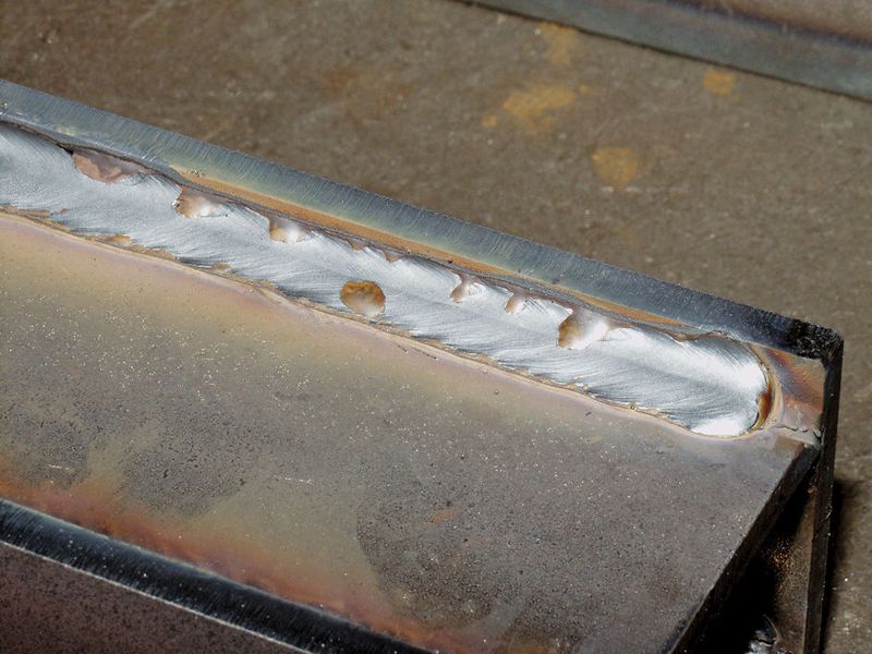 Rapid Weld realisiert Handschweißergebnisse in gleichbleibend hoher Qualität.  (Bild: Cloos)