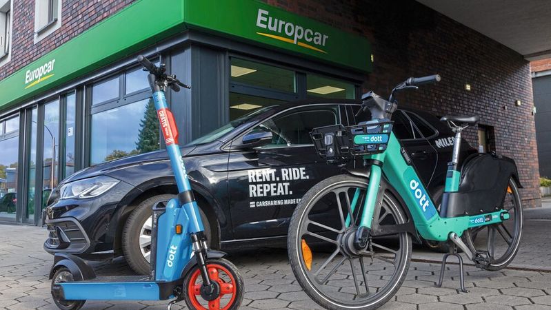 Der Volkswagen-Konzern hat über seine Finanzsparte und den Vermieter Europcar eine neue Mobilitätsapp an den Start gebracht, über die Nutzer verschiedene Mobilitätsangebote buchen können.(Bild:  Europcar Deutschland)