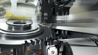 Moderne Drahterodieranlagen sind fest in heutigen Bearbeitungen etabliert - speziell da, wo Werkstücke hochgenau sein müssen wie hier das Tannenbaumprofil einer Turbinenkomponente. (Bild: GF Machining Solutions)