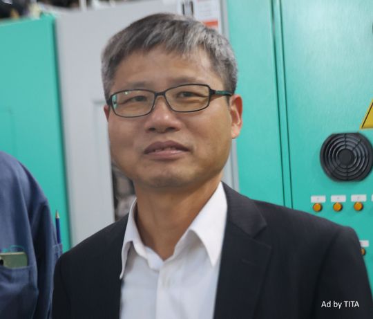 Bush Hsieh, President of CHUMPOWER Machinery Corporation: "Our PET stretch blow molding machines ensure stable production for users in 115 countries. We can offer the industry a comprehensive range of services – including complete production lines."(Image: PlastXnow)