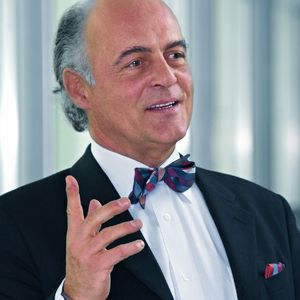 „Mit lokalen Produktionen vermeiden wir weite Wege, Wechselkursrisiken sowie hohe Transport- und Zollkosten und erweitern unser weltweites Produktions- und Logistiknetzwerk“, erklärt Klaus Endress, CEO der Endress+Hauser Gruppe. 