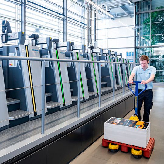 Heidelberg Speedmaster 2020: Die Heidelberger Druckmaschinen AG bietet mit Push-to-Stop ein Gesamtsystem für die industrielle Druckproduktion und unterstützt die Druckereien bei der digitalen Transformation. Heidelberg Speedmaster 2020: Die Heidelberger Druckmaschinen AG bietet mit Push-to-Stop ein Gesamtsystem für die industrielle Druckproduktion und unterstützt die Druckereien bei der digitalen Transformation.
