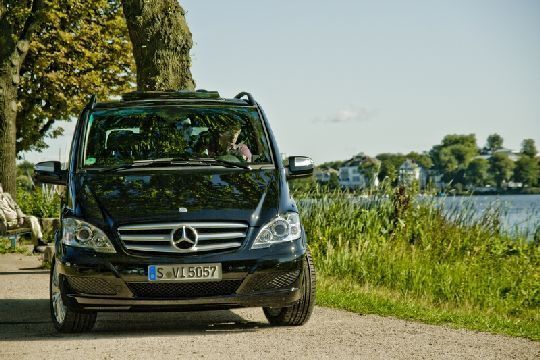 Nochmals markanter gezeichnet ist bereits das neue „Gesicht“ des Viano, ganz im Stil der aktuellen Pkw von Mercedes-Benz. (Archiv: Vogel Business Media)