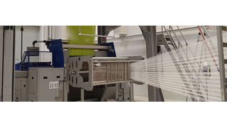 Bild 1: Doppelgreifer-Webmaschine mit Einzelfadensteuerung (Bild: Fraunhofer-Zentrum HTL)