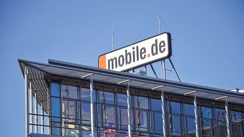 Wettbewerber gingen den ersten Schritt, Mobile.de will jetzt nachziehen: Die Plattform will Händlern den E-Commerce ermöglichen.