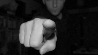 Für den Anwender zeigt die Studie das nahe Ende der Leiden unter gegenseitigen Schuldzuweisungen ihrer IT-Lieferanten,  für die Anbieter von Applikationen die Übernahme von mehr Verantwortung, Arbeit und Druck durch die Kunden.  ( PublicDomainPictures auf Pixabay)