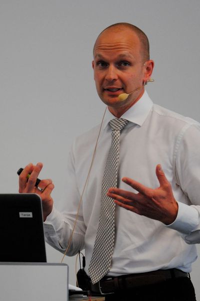 Kommt Kfz-Betrieben etwas verdächtig vor, müssen sie laut Geldwäschegesetz eine Verdachtsmeldung machen. Die geht künftig an die Projektgruppe FIU vom Zollkriminalamt.  Dirk Steiner erläuterte, was die Behörden erwarten.  (Baeuchle/»kfz-betrieb«)