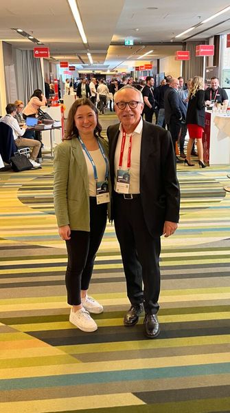 ADN-Geschäftsführer Hermann Ramacher mit IT-BUSINESS-Redakteurin Mihriban Dincel  (Bild: ADN)