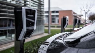 Immer mehr Unternehmen bieten eine digitalisierte Ladeinfrastruktur. (Bild: Amperfied)