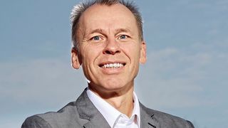 Branchenexperte Prof. Stefan Bratzel rechnet in diesem Jahr im besten Fall mit einem Neuzulassungsrückgang von 18 Prozent. (Bild: CAR)