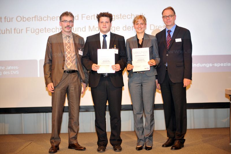 2. Platz: Dr.-Ing. Julia Zähr und Martin Hertel mit ihrer Arbeit „Computergestütztes Schutzgasdesign für das WIG-Schweißverfahren.“, beide vom Institut für Oberflächen und Fertigungstechnik vom Lehrstuhl für Fügetechnik und Montage der TU Dresden (Bild: DVS)
