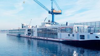 Die Meyer-Gruppe respektive die Neptun-Werft kann sich über einen Großauftrag der Reederei Viking freuen, bei dem es um den Bau von weiteren neun Flusskreuzfahrt-Schiffen geht. Acht davon werden zur Longship-Serie (Bild) gehören. (Bild: Neptun-Werft)