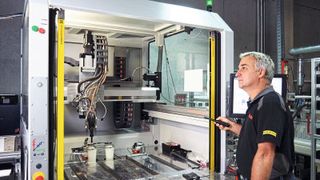Regelmässige Gefährdungsbeurteilungen spielen eine Schlüsselrolle für lückenlose Sicherheit an Maschinen und Anlagen. (Bild: Leuze)