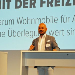 Auch Benjamin Jakob aus Fulda investierte in ein neues Geschäftsfeld: Wohnmobile. Das profitable Geschäft erfordert wichtige grundsätzliche Überlegungen im Vorfeld.(Bild:  Simon – »kfz-betrieb«)