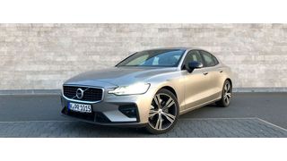 Der Volvo S60 T4 soll mit aufgefrischtem Look und einer Einstiegsmotorisierung mit 140 kW/190 PS den sportlichen Charakter der Limousine unterstreichen. (
Jens Scheiner/»Automobil Industrie«)