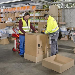 Vormontagen, Preisauszeichnungen oder wie hier Verpackungen oder Kommissionierungen sind typische Mehrwertdienstleistungen des Logistikdienstleisters Transco.