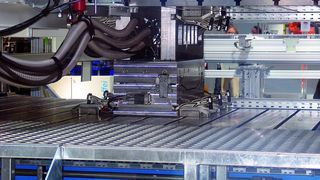 In diesem Presswerkzeug entsteht ein CFK-Demonstratorbauteil im Hochdruck-RTM-Verfahren.  (Bild: Kraus)