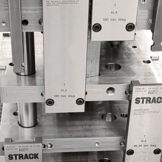 Due to the low moving masses, the latch locks from Strack Norma offer high opening- and closing speeds. Due to the low moving masses, the latch locks from Strack Norma offer high opening- and closing speeds.
