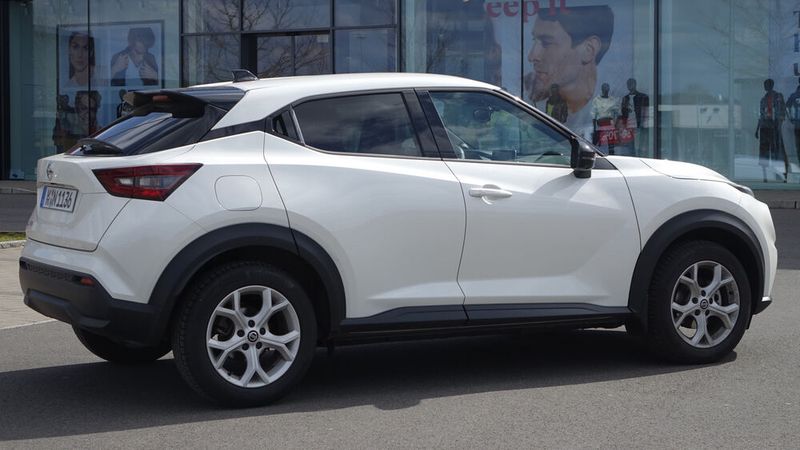 Unser Testwagen, ein Juke N-Connecta, kostete mit allen Extras laut Liste 26.670 Euro. Der Einstiegspreis des Nissan Juke liegt bei 19.990 Euro. (Bild: Dominsky/»kfz-betrieb«)