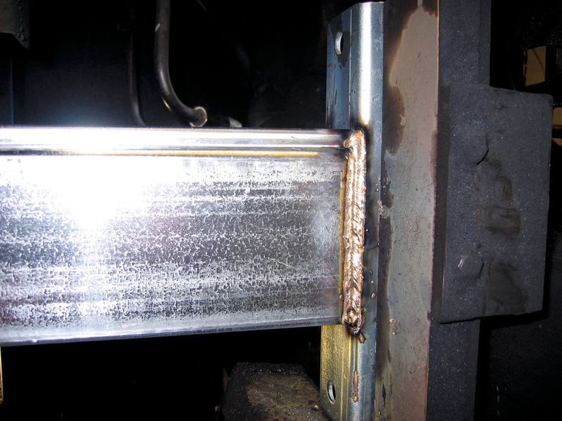 Abb. 5: Regalelement, gelötet mit Zusatzwerkstoff CuAl8Ni2Fe2Mn2; die Zinkschicht wird nur unwesentlich beeinflusst, sodass das Lackieren entfallen kann.  (Bild: Fontargen)