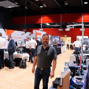 Matthias Kehl von Rami Yokota ist Startbereit für die Eröffnung der Schraubtec in Bochum.(Bild:  Alexander Stark)