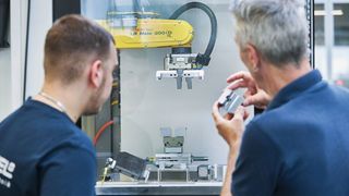 Eine von vielen Spann- Automatisierungs-Lösungen mit diversen Produkten, die auf der Innoteq zu sehen ist. (Bild: @ Chris Mansfield)