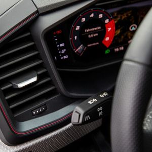 (Audi)