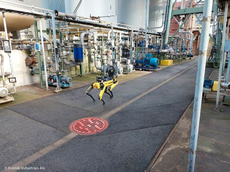 Dabei arbeitet der Essener Chemiekonzern eng mit dem Start-up Energy Robotics zusammen.  (Bild: Evonik)