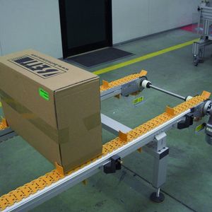 Bild 2: Schmalspurförderketten eignen sich für den Transport von schmalen und breiten Gütern und können so die gesamte innerbetriebliche Fördertechnik mit einem einzigen System flexibel umsetzen. Bild: Bett Sistemi