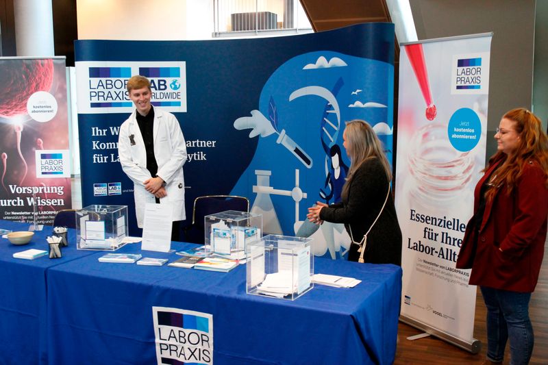 Am Schluss gibt es wie üblich die Verlosung. Das Team ist vorbereitet.    Mehr Infos zu den kommenden LAB-SUPPLY-Messen finden Sie auf www.lab-supply.info.  (LABORPRAXIS, C. Lüttmann)