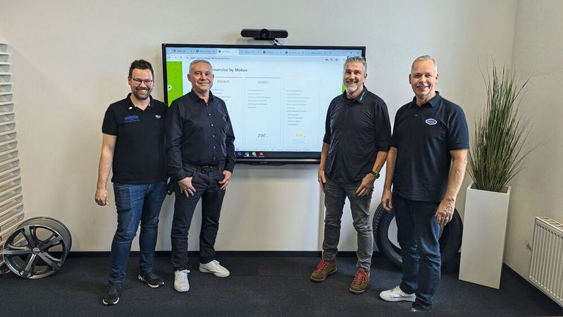 Partner bei der Entwicklung von Gettygo by Motoo: Sebastian Finder (Kfz-Finder), Gregor Knosala und Steffen Fritz (Gettygo) sowie Jan Knoll (Motoo)(Bild:  Rosenow – VCG)