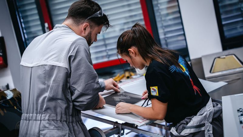 ...gegenseitige Unterstützung war im Wettbewerb immer wieder gefragt. (Bild: Glasurit)