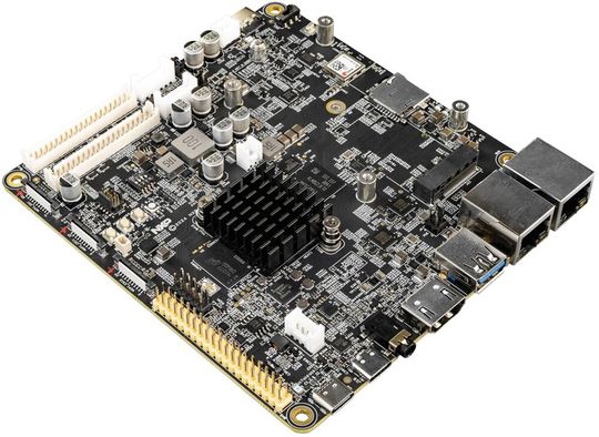 Bild 4:  Das Entwicklungsboard FRDM-IMX8MPLUS basiert auf dem Mikroprozessor MIMX8ML8DVNLZAB der Familie i.MX 8M Plus und beinhaltet umfangreiche Multimediaschnittstellen sowie KI-Beschleunigung. (Bild:  NXP)