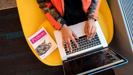 Der Fachkräftemangel bereitet den IT-Führungskräften zunehmend Sorge. (Bild gemeinfrei:  Christina Morillo / Pexels)