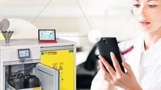 Abb.1: Durch die Vernetzung mit Cabi2net wird die Sicherheit beim Umgang mit Gefahrstoffen nochmals erhöht. (Düperthal/Shutterstock)