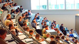 Es mangelt gravierend an Auszubildenden. Die Betriebe tun zwar was, aber oft nicht das Richtige, sagt U-Form, Macher der alljährlichen Studie „Azubi-Recruiting-Trends“. Zu dieser sind nun wieder Schüler und Ausbildungsverantwortliche zur Teilnahme aufgerufen. (Bild: S. Kennwiese)