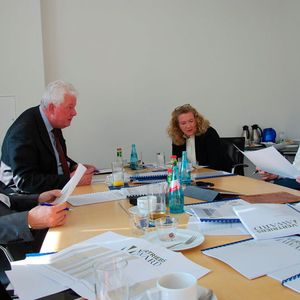 Viel zu tun: Die Jury des Vertriebs Awards arbeitete sich durch die Bewerbungsunterlagen.(Bild:  James)