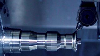 Ein Zeus-Diamant-Glättwerkzeug von Hommel+Keller auf einer Drehmaschine im Einsatz. (Bild: Hommel+Keller)