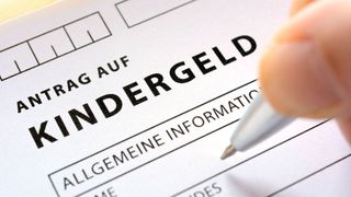 Kein Papierkram mehr für gestresste Eltern – in Bremen soll das bald Wirkleichkeit sein (stock.adobe.com)