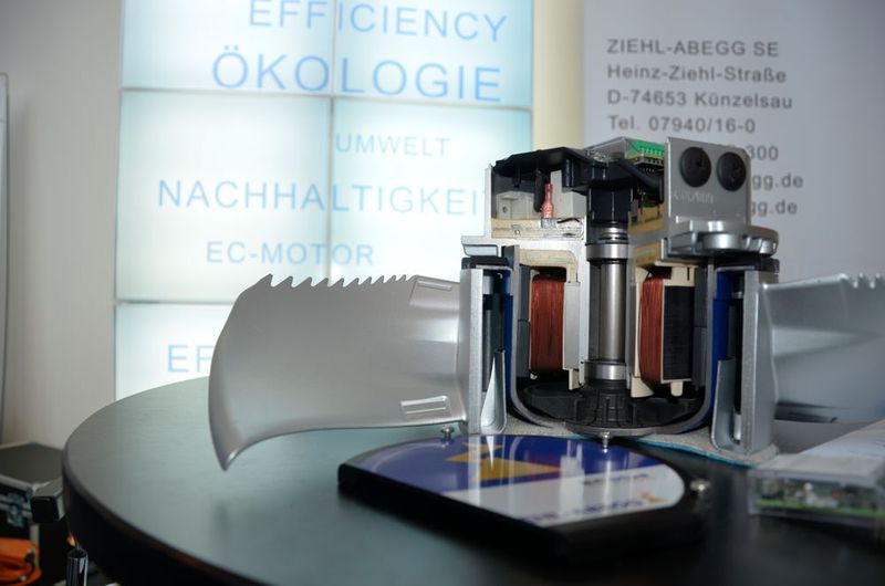 Weiteres Beispiel von Ziehl-Abegg, die mit einem einfachen Tausch eines Kommunikationsmoduls Indsutrie-4.0-Fähigkeit erzeugen. Hier am Beispiel eines Lüftungsantriebs. (Bild: Jablonski)