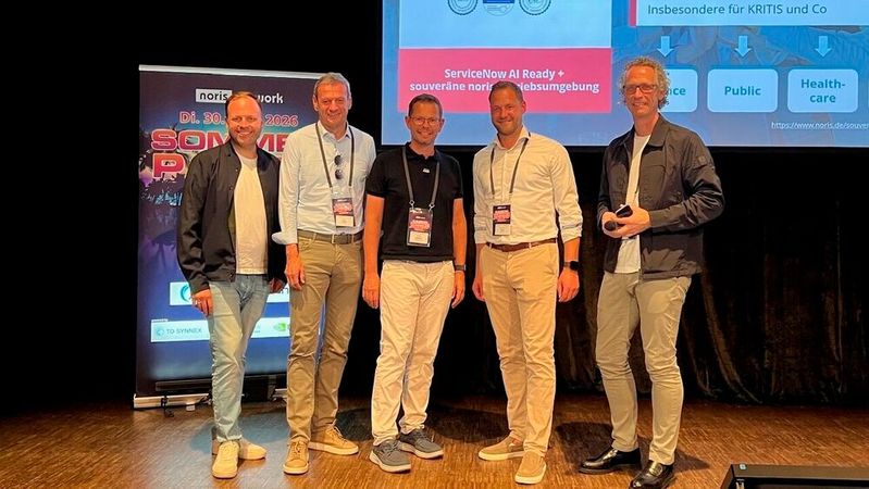 (V. l. n. r.:) Florian Sippel, COO bei Noris Network AG; Dr. Ernst Ellmer, Group CEO iTSM Group & SOLVVision; Dr. Tobias Nelkner, Geschäftsführer bei SolvVision; Sebastian Biebl, Managing Partner und CRO bei der iTSM Group; Bernhard Göth, Head of Sales bei Noris Network.(Bild:  Noris Network)