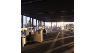 Blick in die Ausstellung. Hier präsentiert erfi seine Laborarbeitsplätze. Flankiert von einem 360°-Panorama über den Schwarzwald. (Bild: erfi)