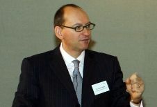 Dr. Daniel Stelter, Senior Partner der Boston Consulting Group (BCG), appellierte an die Unternehmensvertreter, jetzt schnell zu reagieren, um krisenrobuster zu werden. (Archiv: Vogel Business Media)
