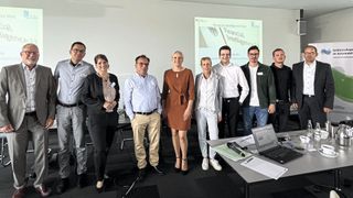 Die Referenten und Veranstalter der 5. Fachtagung Geldwäscheprävention im Automobilhandel: (v. l.) Markus Metzler, Jörg Lehnhardt, Juliane Sander, Andreas Glotz, Tanja Brüggemann, die Fiu-Referentin, Nils Gerhardt, Carlo Ullbrich, Andreas Raschke und Stefan Laing. (Bild: TAK)
