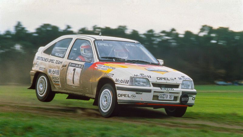 1976 begann Josef Haider seine Karriere im Rallyesport in einem VW Käfer, machte sich bald als „wilder Reiter“ mit seinem Salzburger-Co. Jörg Pattermann im Opel Kadett einen Namen. In Deutschland und Österreich gehörten die beiden bald zur Elite, waren im Ascona 400 und dann Manta 400 schnell unterwegs. Dann folgte die Gruppe A-Ära als Opel-Werkteam mit Ferdinand Hinterleitner im Kadett GSI – mit dem WM-Sieg in Neuseeland 1988 und dem deutschen Meistertitel 1989.  (Bild: Opel Automobile GmbH)