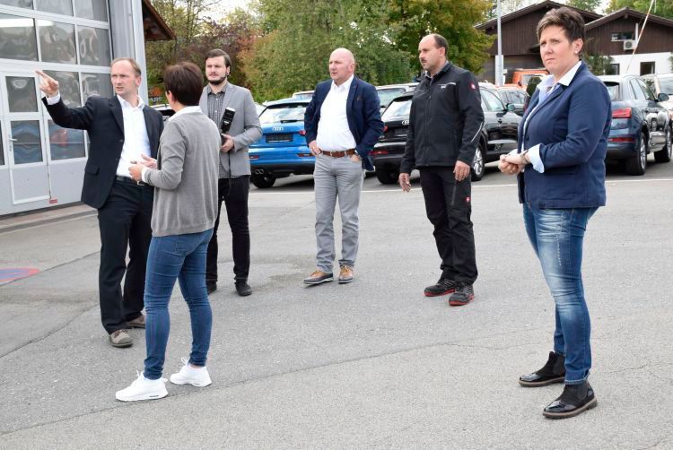 Jurybesuch bei Auto Niedermayer in Neukirchen im Bayerischen Wald. (Rubbel)