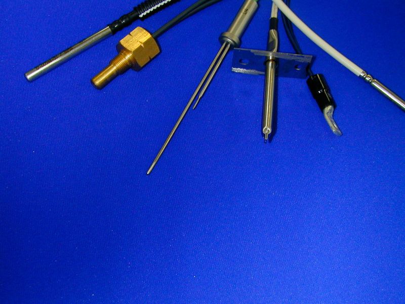 Auch von Delta-R sind Platin-Widerstandsmesselemente zur hochgenauen und langzeitstabilen Messung von Temperatur. Das Unternehmen bietet in dieser Produktlinie über 850 Typen unterschiedlicher Hersteller ab Lager. Zu den Spezialitäten gehören SMD-Bauformen mit hoher Genauigkeit (F0,1). Zusätzlich ist ein breites Angebot an NTCs, PTCs und noch KTY-Typen im Portfolio. Auf der Messe in Halle 1, Stand 162. (Bild: Delta-R)