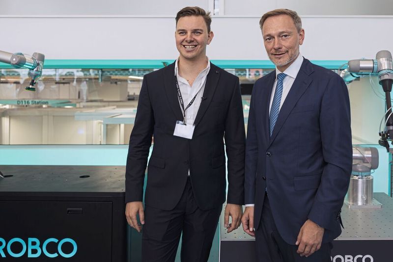 Neben Roman Hölzl, CEO und Mitgründer von Robco, hat auch der deutsche Bundesfinanzminister Christian Lindner an der Eröffnungsveranstaltung am 27. Juni 2024 teilgenommen. (Bild: Robco GmbH)